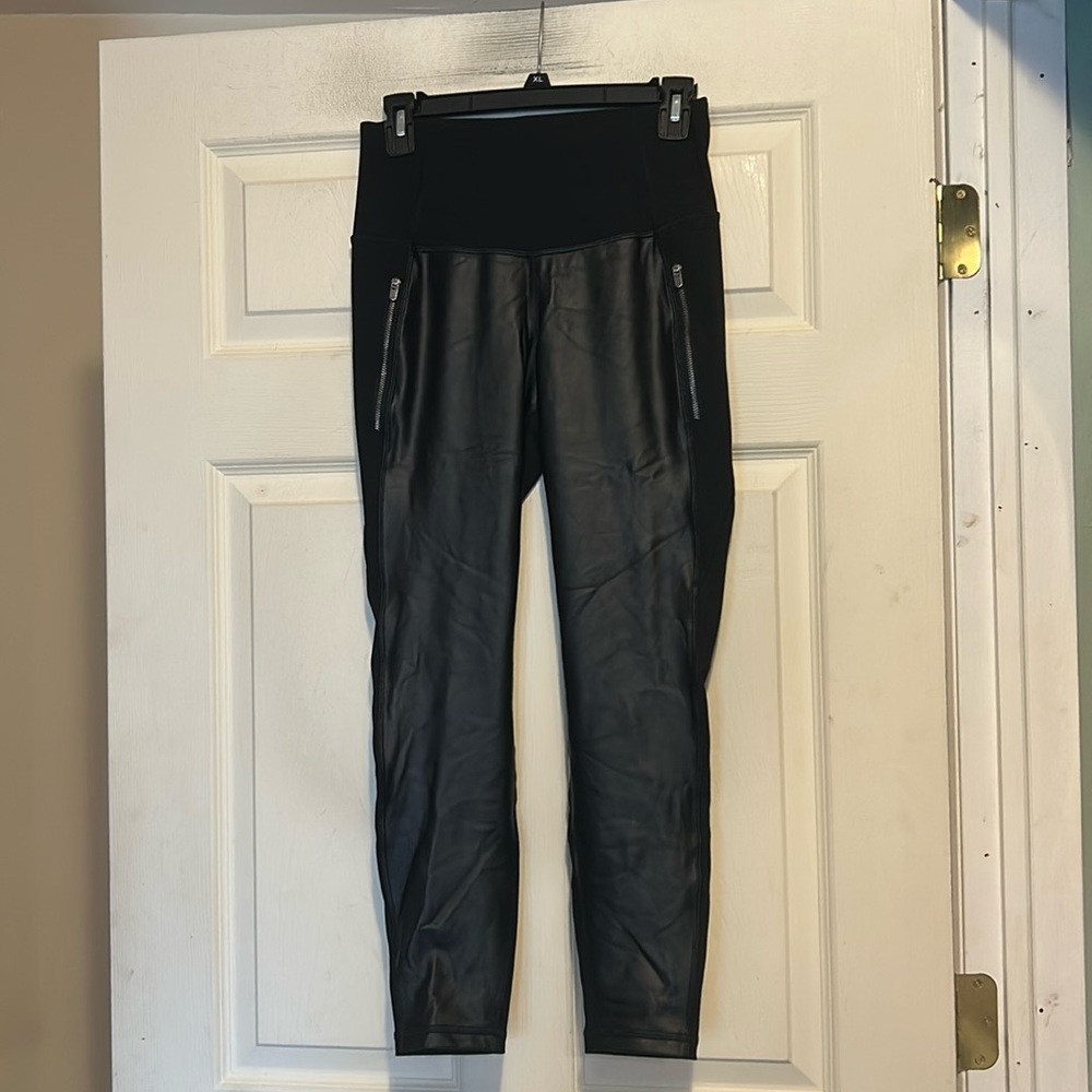 Old Navy Active Black Faux Leather Front Moto Leggings Size Small